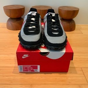 Nike waffle racer… wolf grey/gym red-black-white